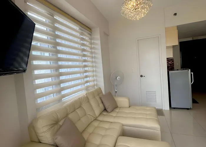 Elegant With Balcony L Free Wifi And Netflix I Across Naia T3 Airport Manila