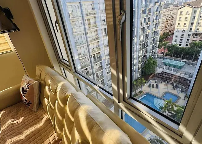 Elegant With Balcony L Free Wifi And Netflix I Across Naia T3 Airport *
