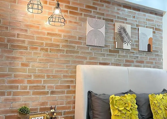 Elegant With Balcony L Free Wifi And Netflix I Across Naia T3 Airport