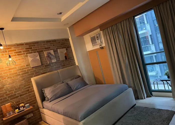 Elegant With Balcony L Free Wifi And Netflix I Across Naia T3 Airport Manila